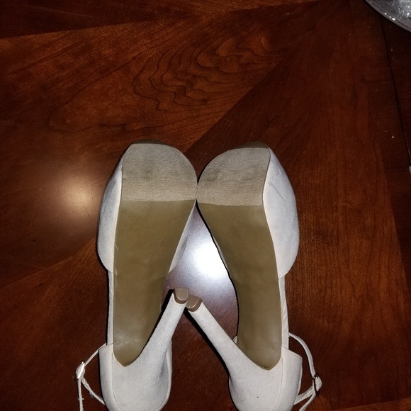 Heels - Picture 4 of 4